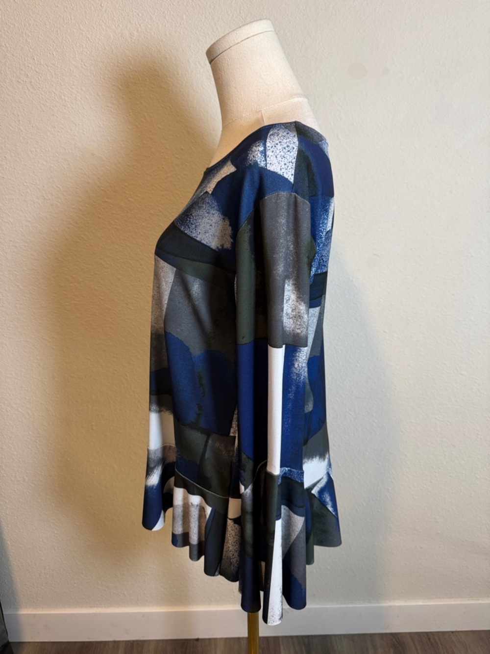 NWT Sympli Nu Peplum Top in Sapphire Shadows Abstract Print size 10 - Picture 3 of 13
